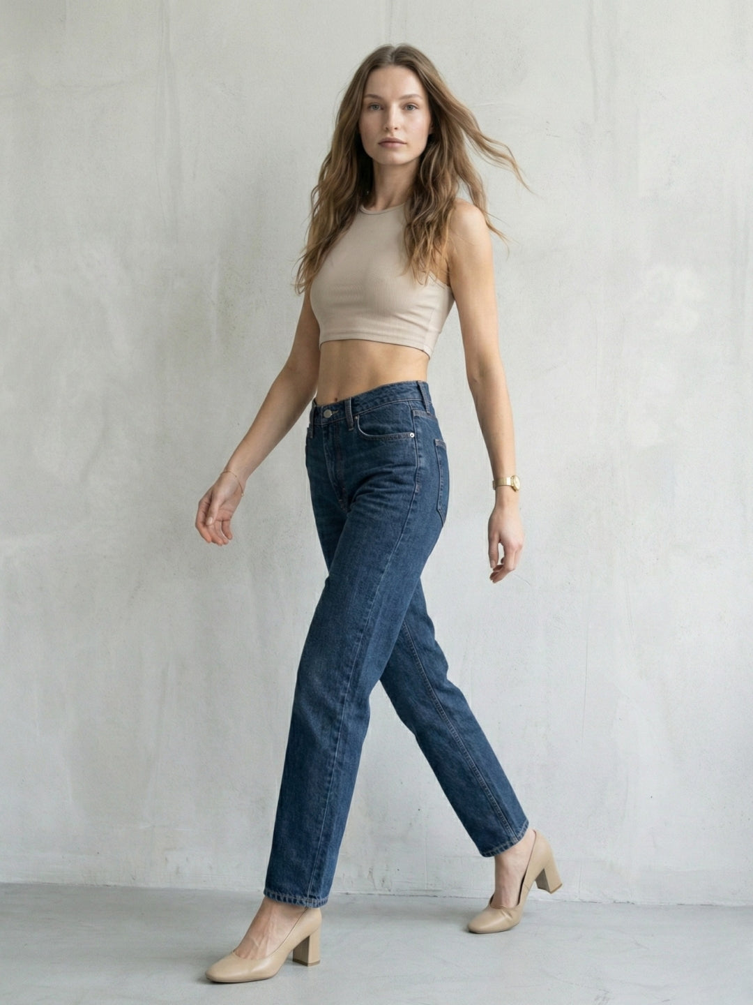 Women’s dark blue denim jeans with straight-fit silhouette