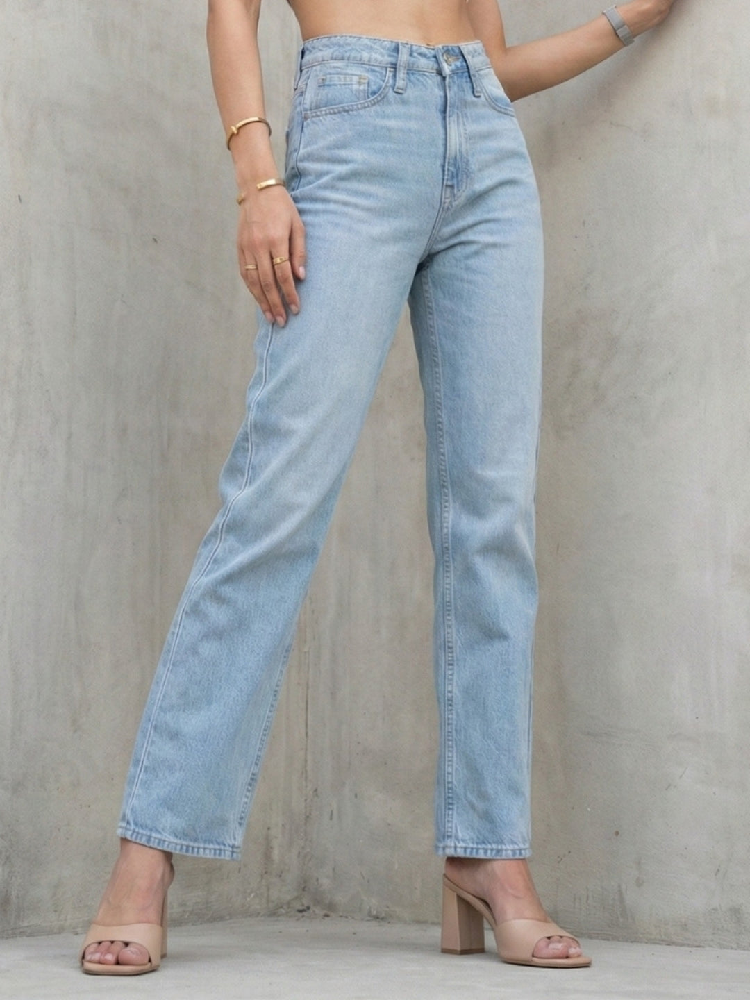Women’s straight-fit jeans by DELAN
