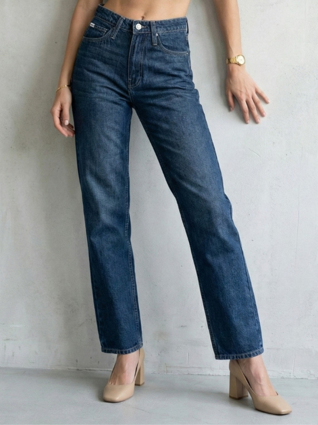 Women’s straight-fit jeans by DELAN
