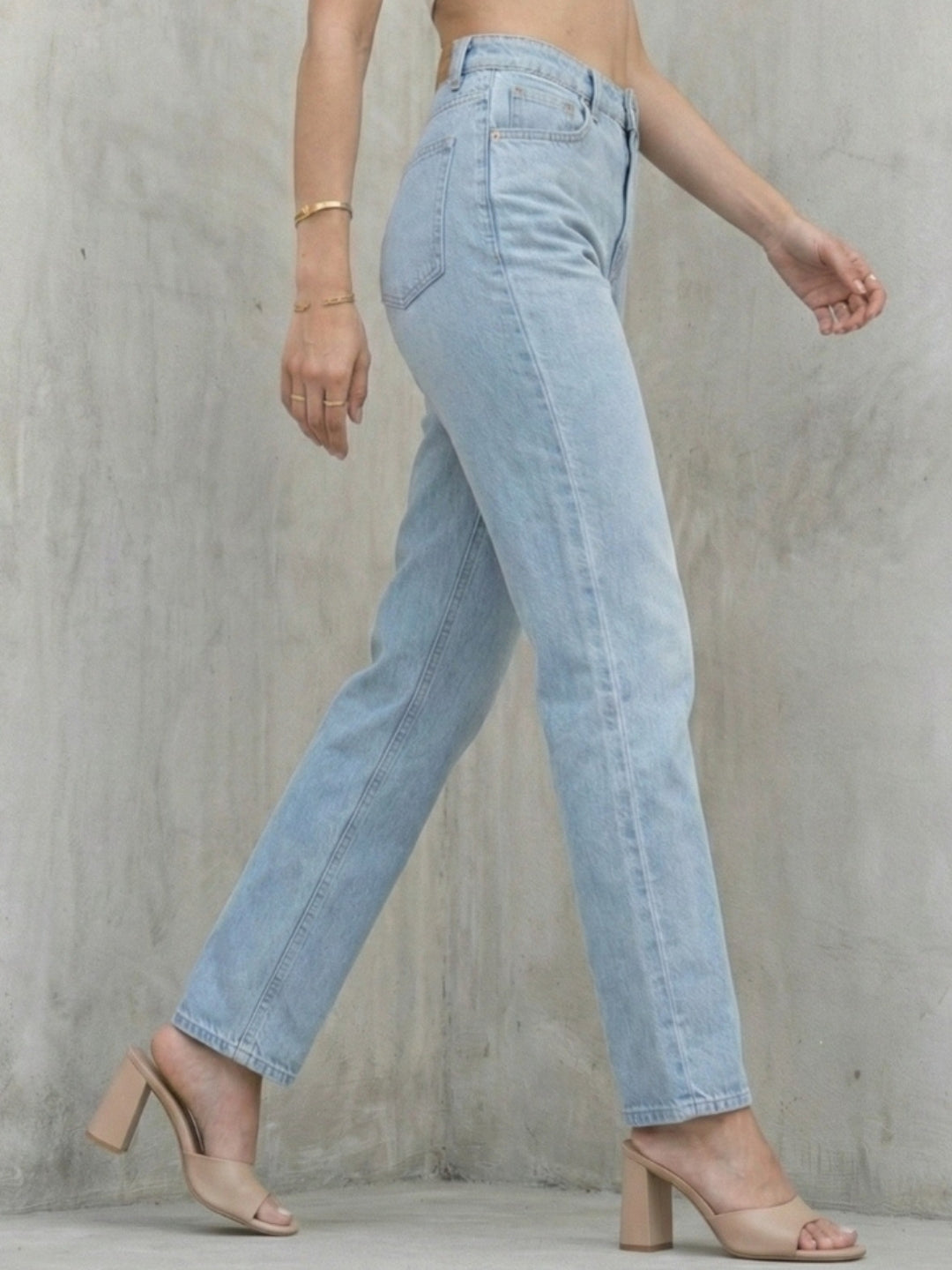 Stylish non-stretch straight-fit jeans for women
